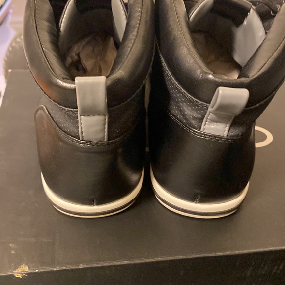 Aldo Men sneakers 
Size :10
Color: black - Picture 3 of 6